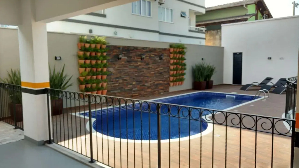 Var 102b Dpto Amplio En Residencial Con Piscina