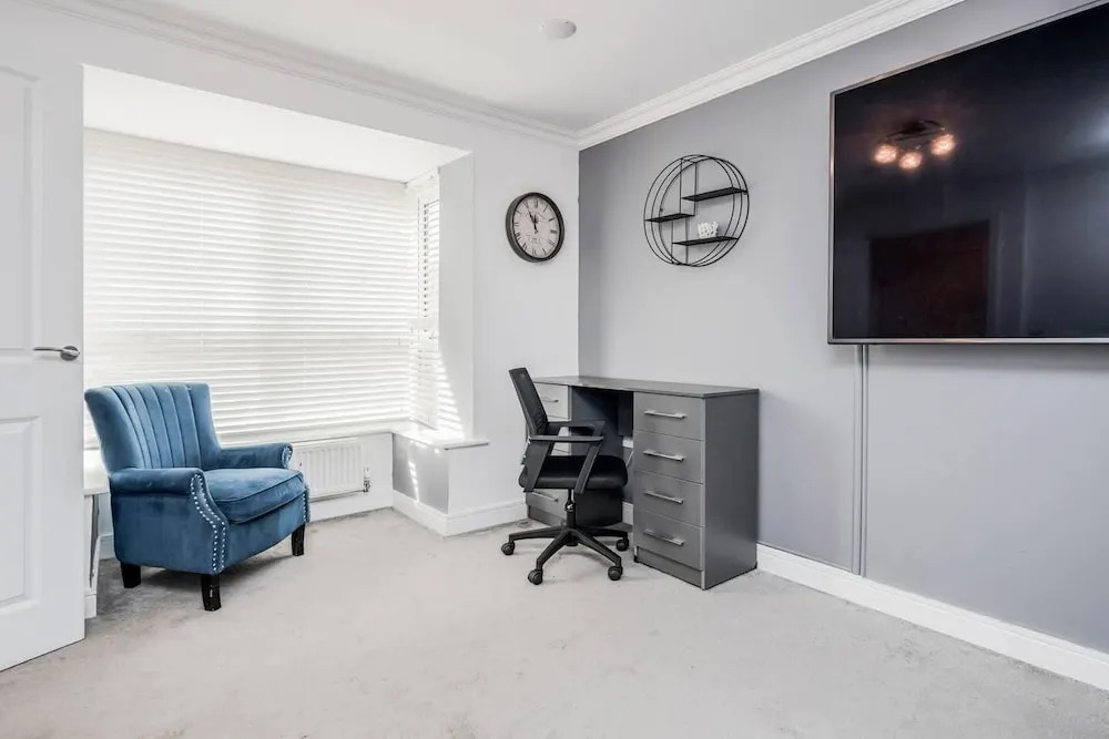 tms Cheerful 5bdr House! Thurrock! Free Parking!