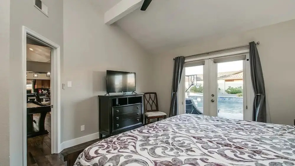 Spectacular Hilltop Home W/resort Like Backyard!