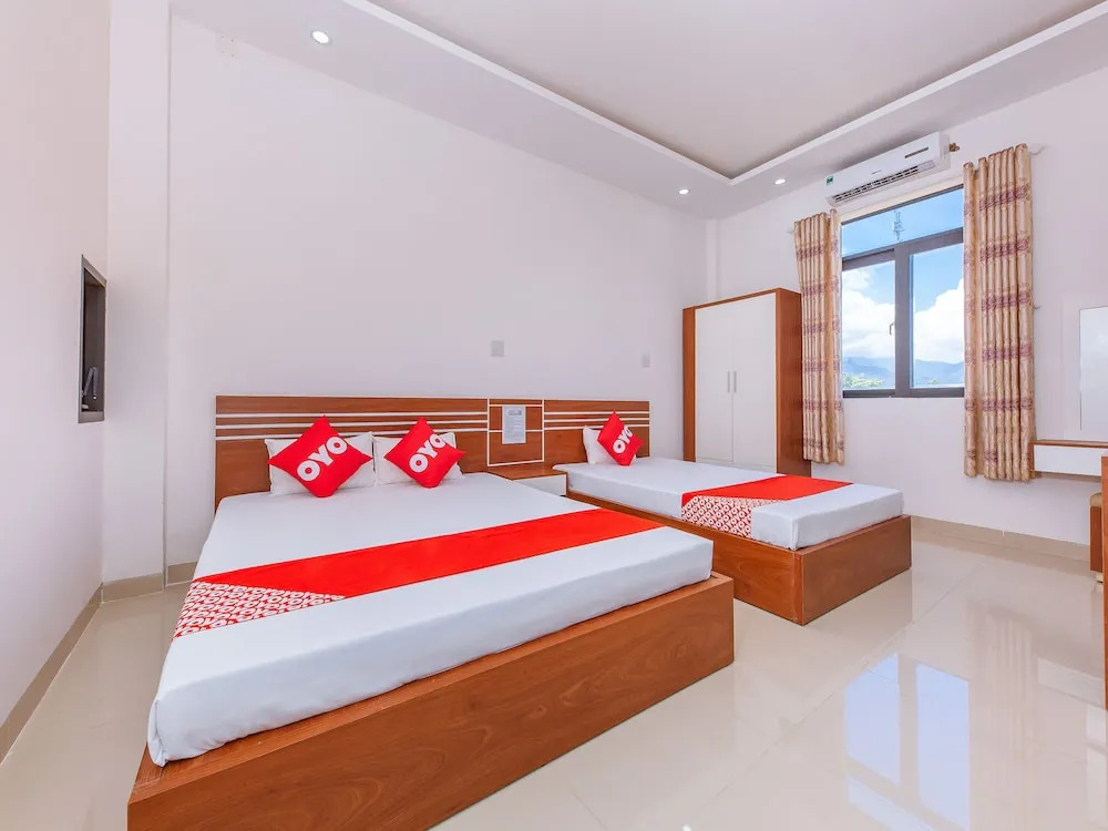 Hoang Giang Hotel by OYO Rooms