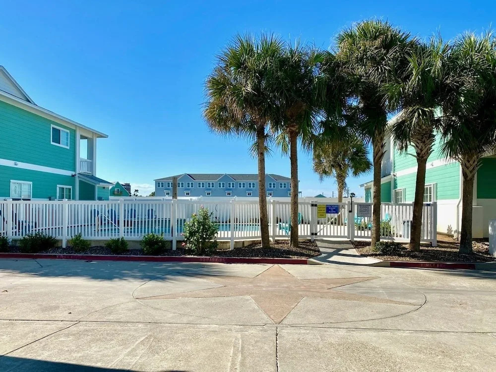 7 Meridian Condos 3 Bedrooms 2.5 Bathrooms Condo
