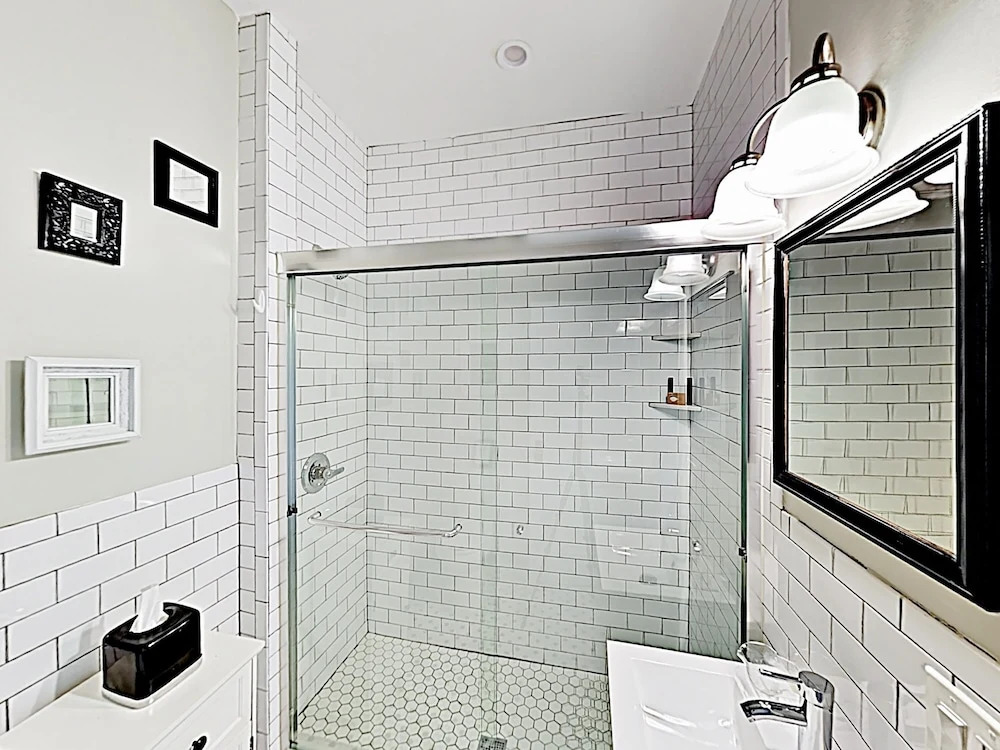 New Listing! Classic Charm In The City W/ Sunroom 4 Bedroom Duplex