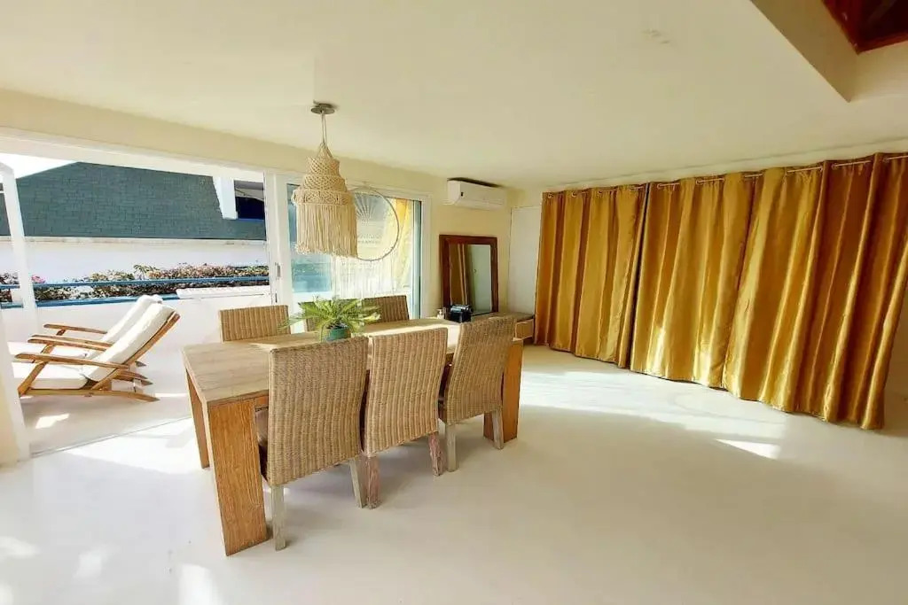 Beach penthouse with rooftopbar and Fiber WiFi, spectacular 180 degrees ocean view