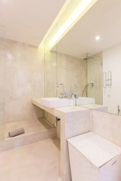Airy Lapa 2 BR River and Bridge Views AC
