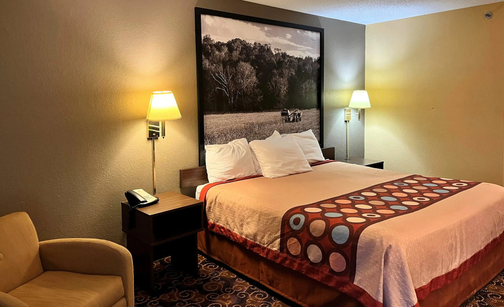 Super 8 by Wyndham Evansville North