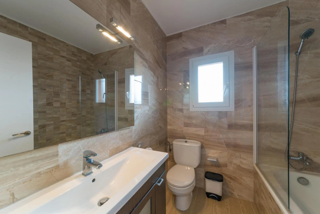 Gemma in L'Escala with 4 bedrooms and 3 bathrooms