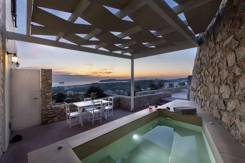 One bdr Apartment for 4-sea View-hot Tub-parking
