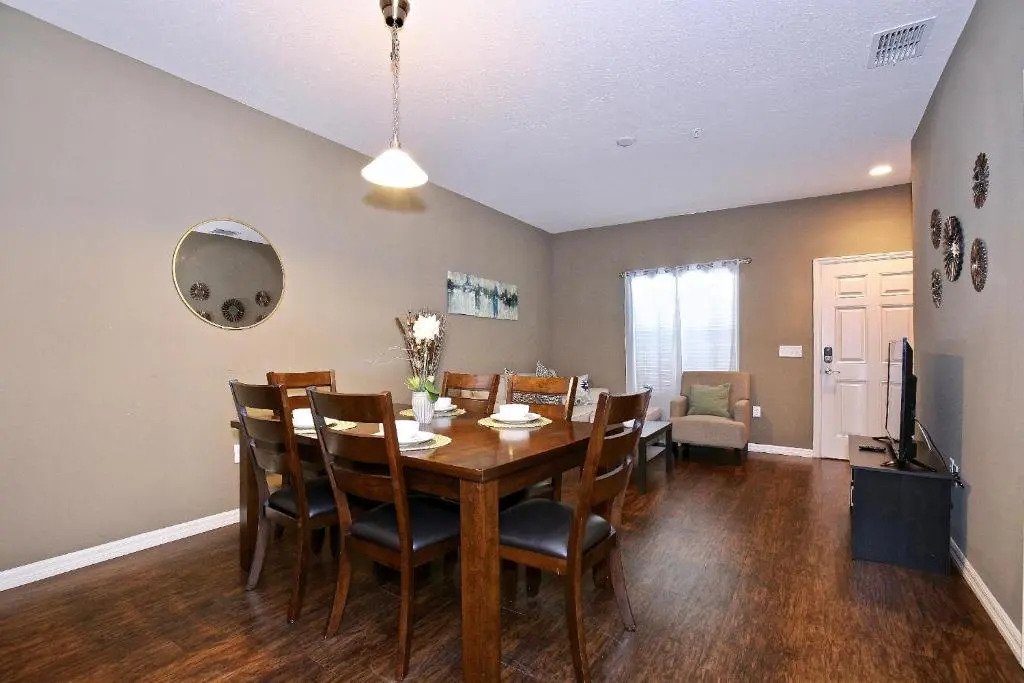All new townhouse in gated community 10 min away from Disney!