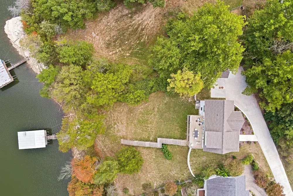 The Dogwood · Luxury Hot Tub· Lake Front Access ·