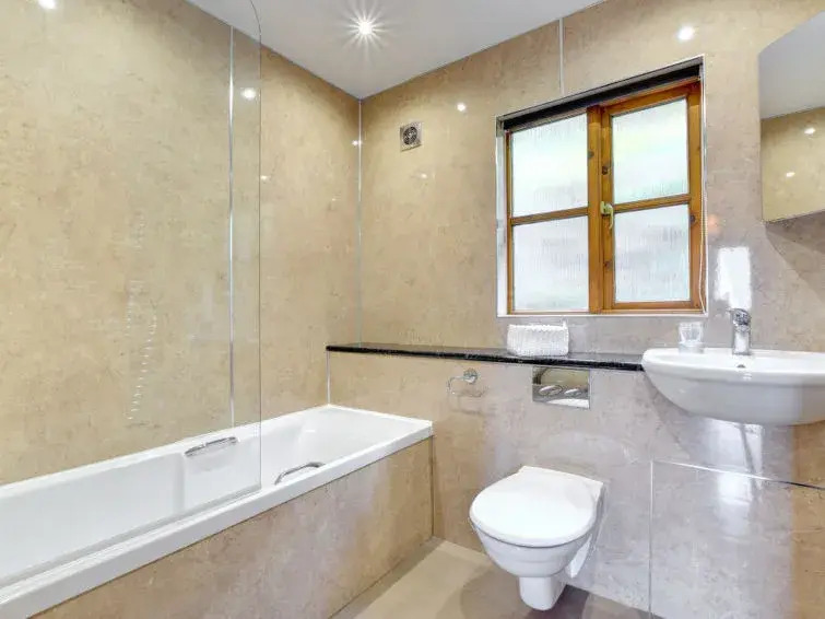 Holiday Home Uwch y Castell