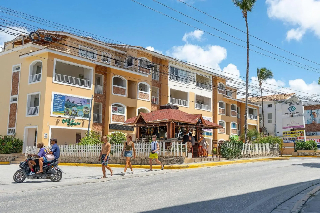 1 BDR Private Beach Access at Los Corales Punta Cana