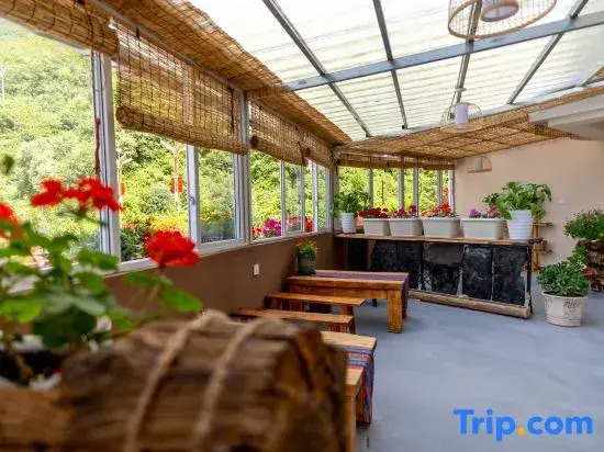 Kangding Yuelai Yuehao Homestay