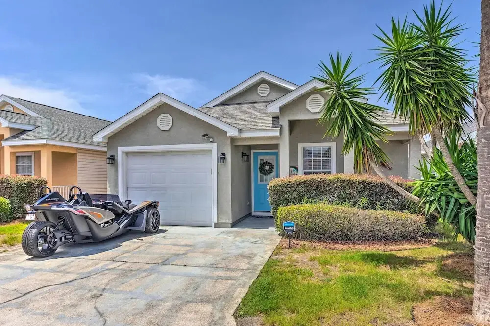 PCB Retreat w/ Patio & Grill < 1 Mi to Beach!