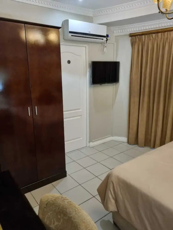 Savoy Lodge - Nice Budget Triple Room 2