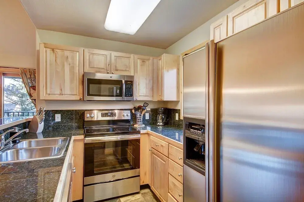 Twin Elk Lodge D16 3 Bedroom Condo by Redawning
