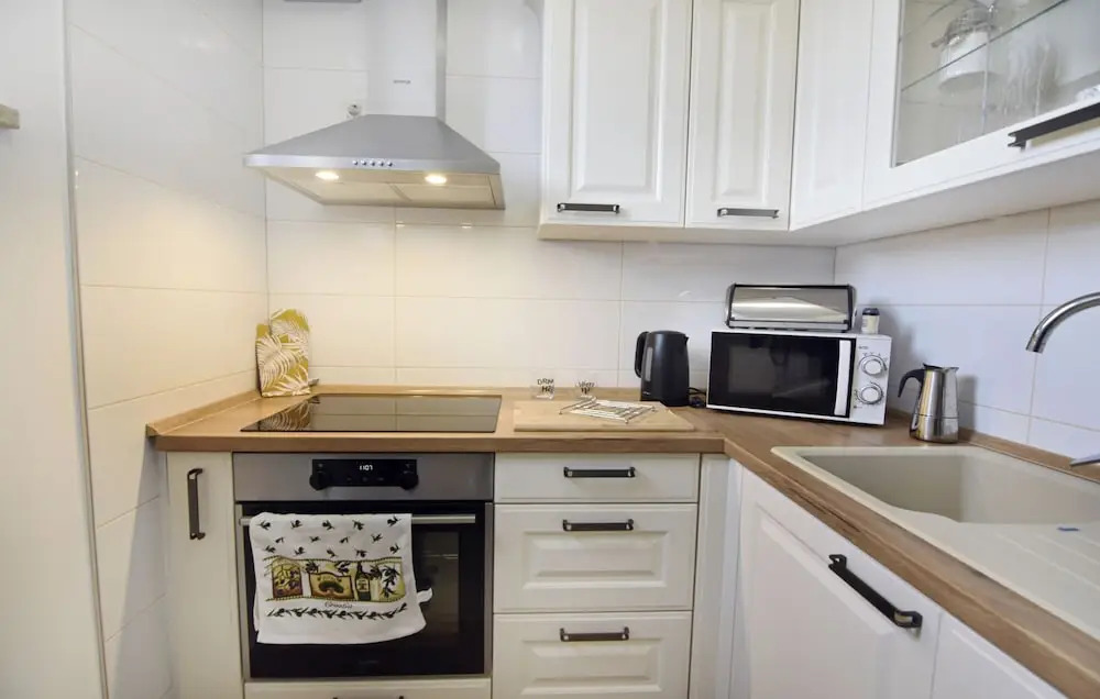 Upscale Fully Equipped Apartment