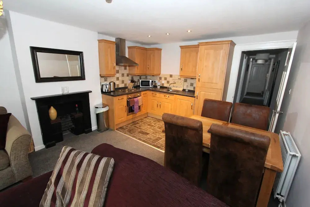 Commonhall Apartments, Top Floor