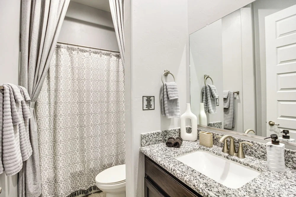 Marana Home w/ Pool Access & Mountain Views!