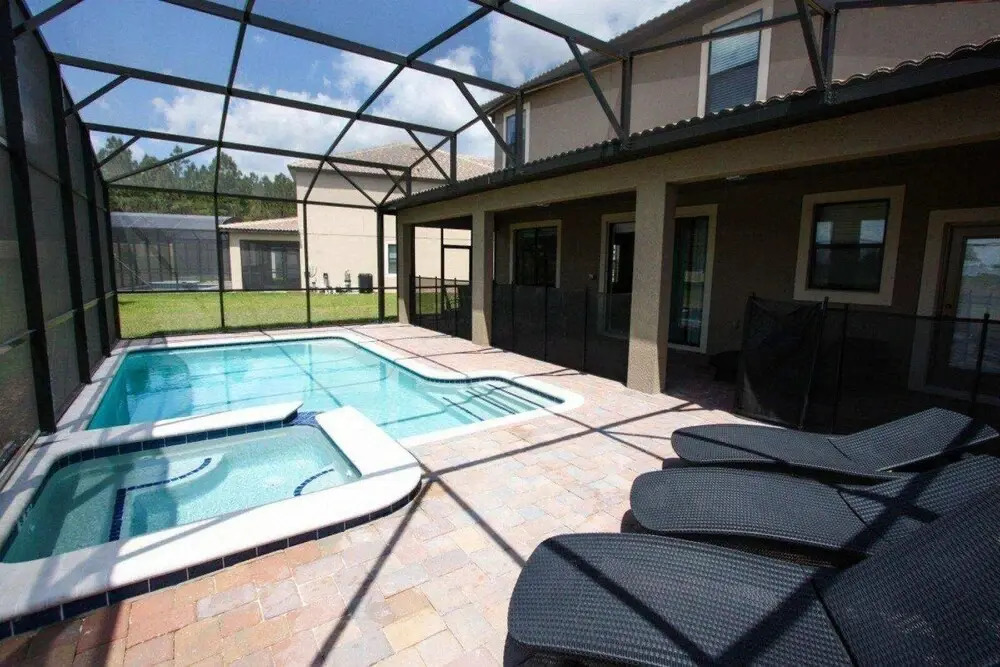 Beautiful 8 Bedroom 5 Bath Pool Home With Movie Theater