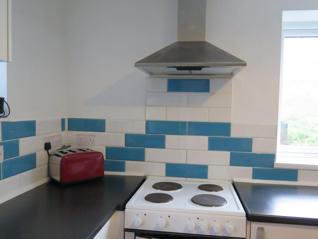 Langdale House 5 bedrooms total 9 beds contractor stay Free WIFI and Parking