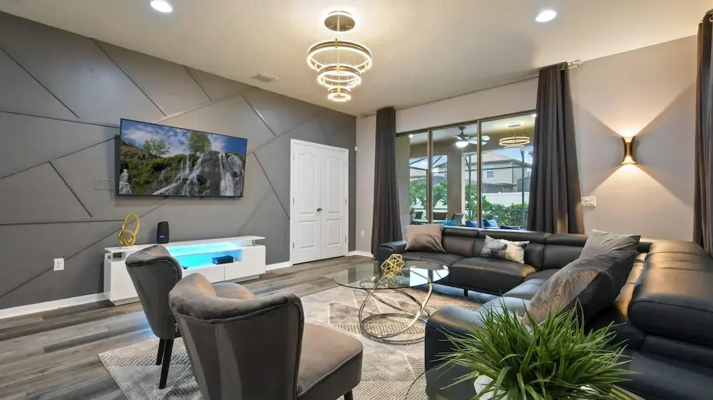 7BR Villa Close to Disney w Pool SPA, Kissimmee