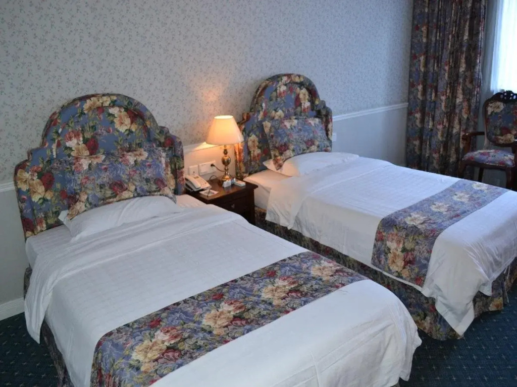 Oak Hotel