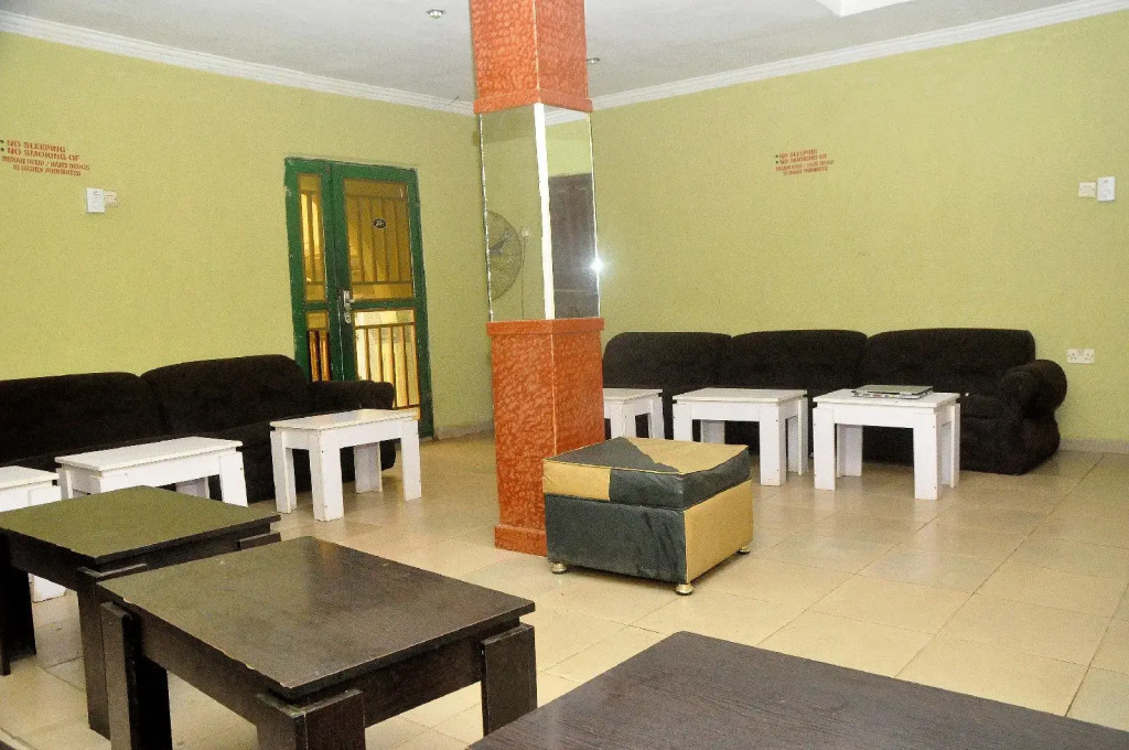 Oyins Holiday Inn Annex
