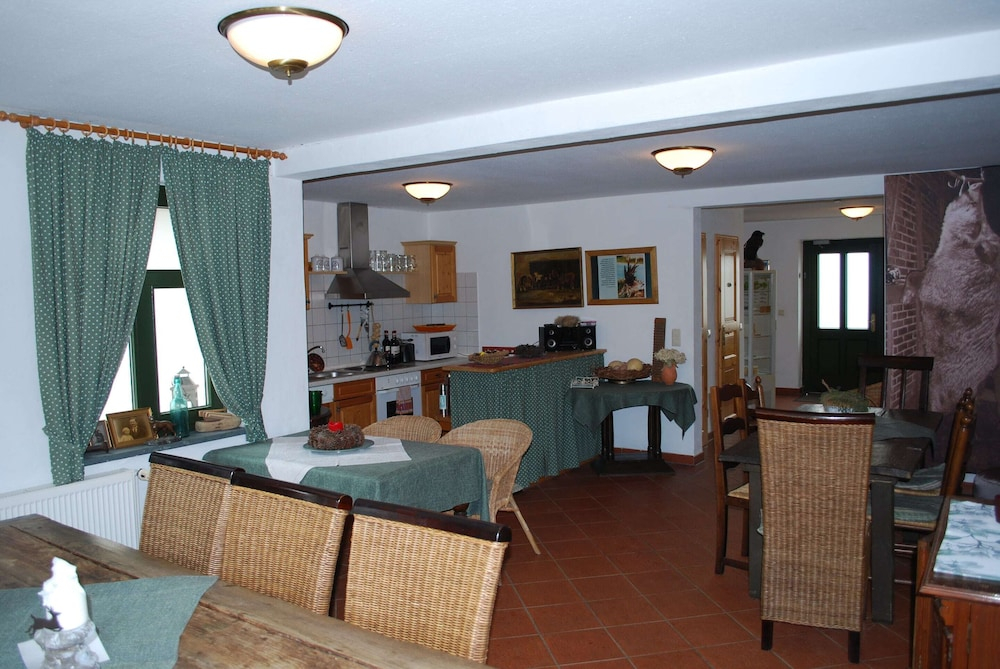 Grosses Landhaus mit Swimmingpool in Dargun