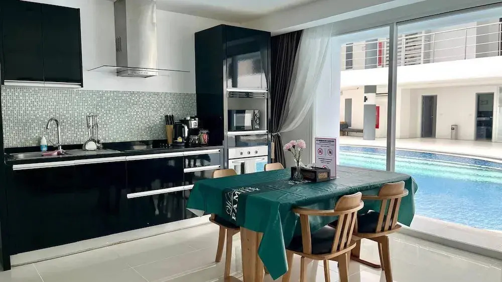 B12a - 2 Bdr Condo With Pool Access, Karon Beach
