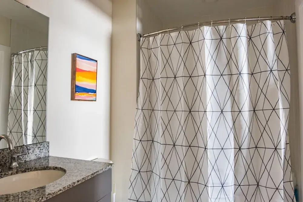Centrally Located 1 BR and 2 BR Apts with Balcony by Frontdesk