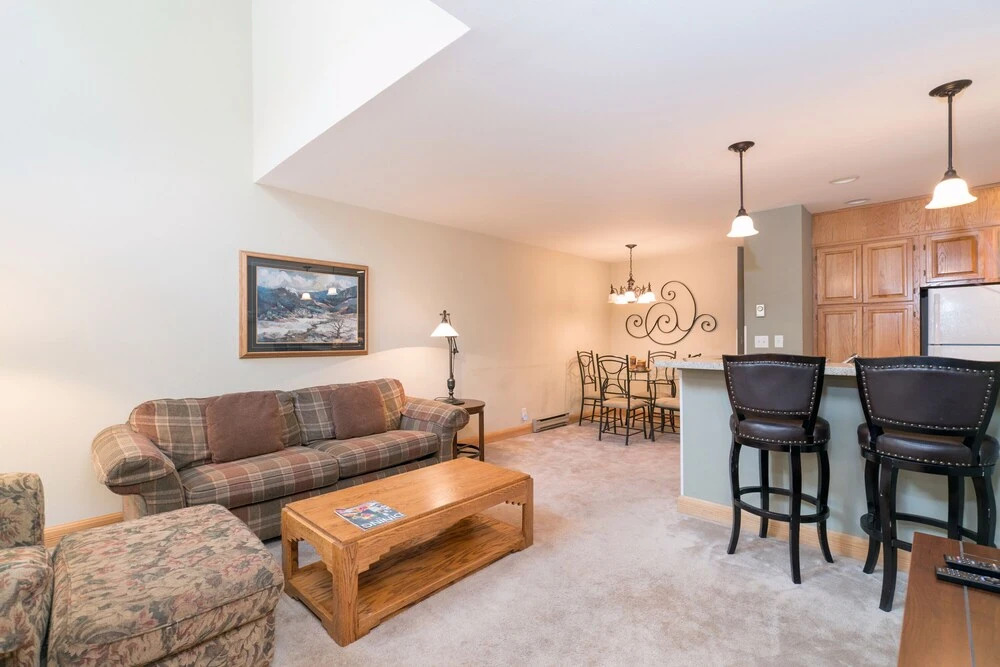 Cimarron Lodge 33 by AvantStay Ski-InSki-Out Property in Complex w Two Hot Tubs
