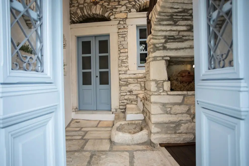 Traditional Inn Pirethron