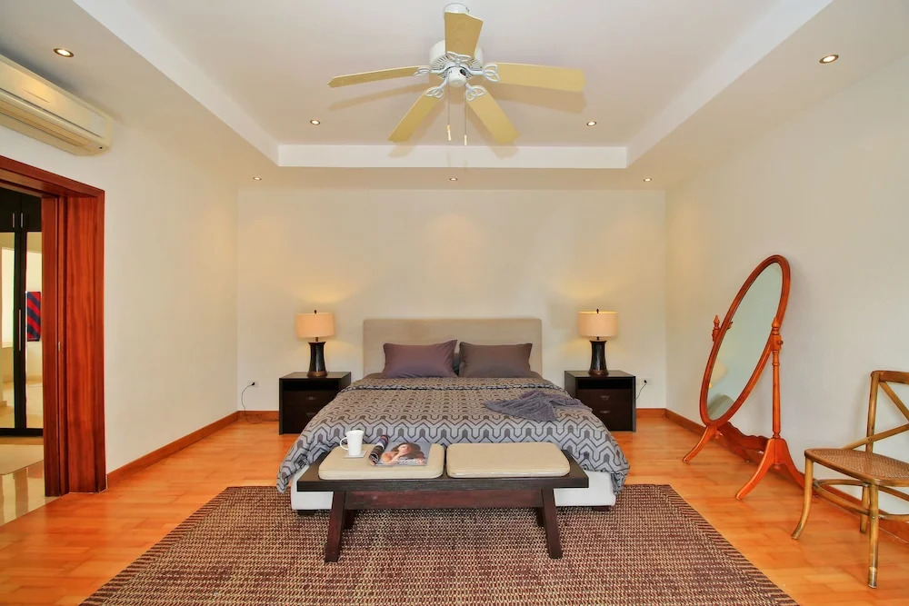 Pattaya Sunset Villa 4 Bedroom Sleeps 8