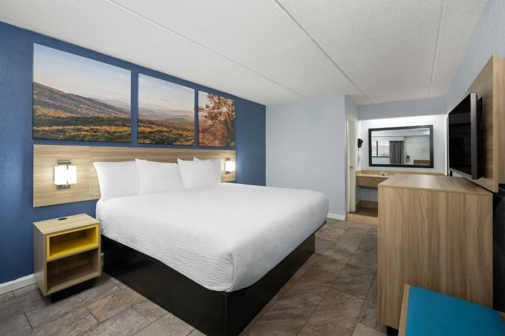 Days Inn by Wyndham Charlotte University
