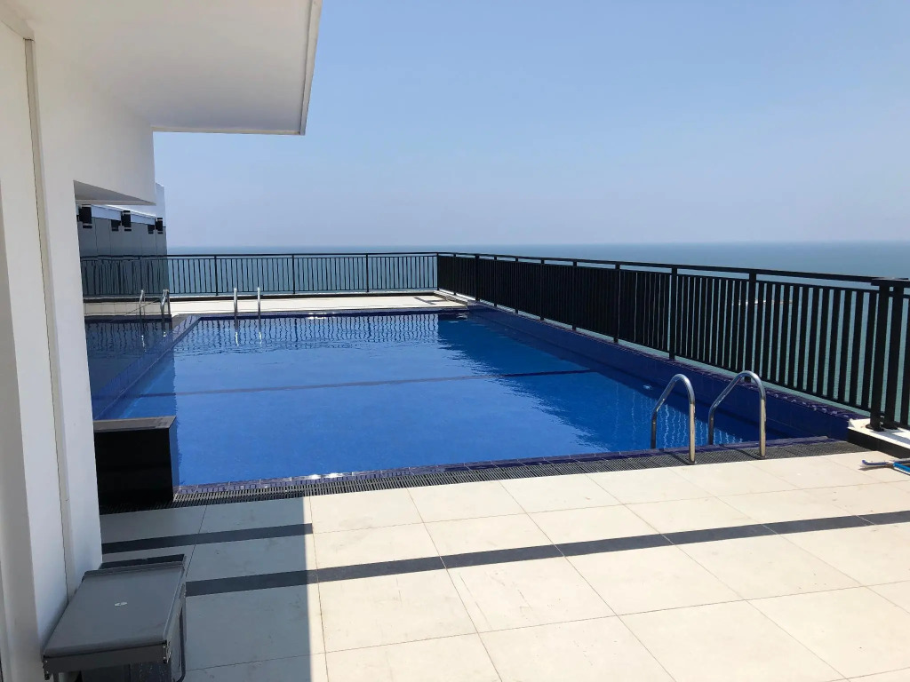 Sea Breeze, New 3 Bedroom Beach Front Apartment