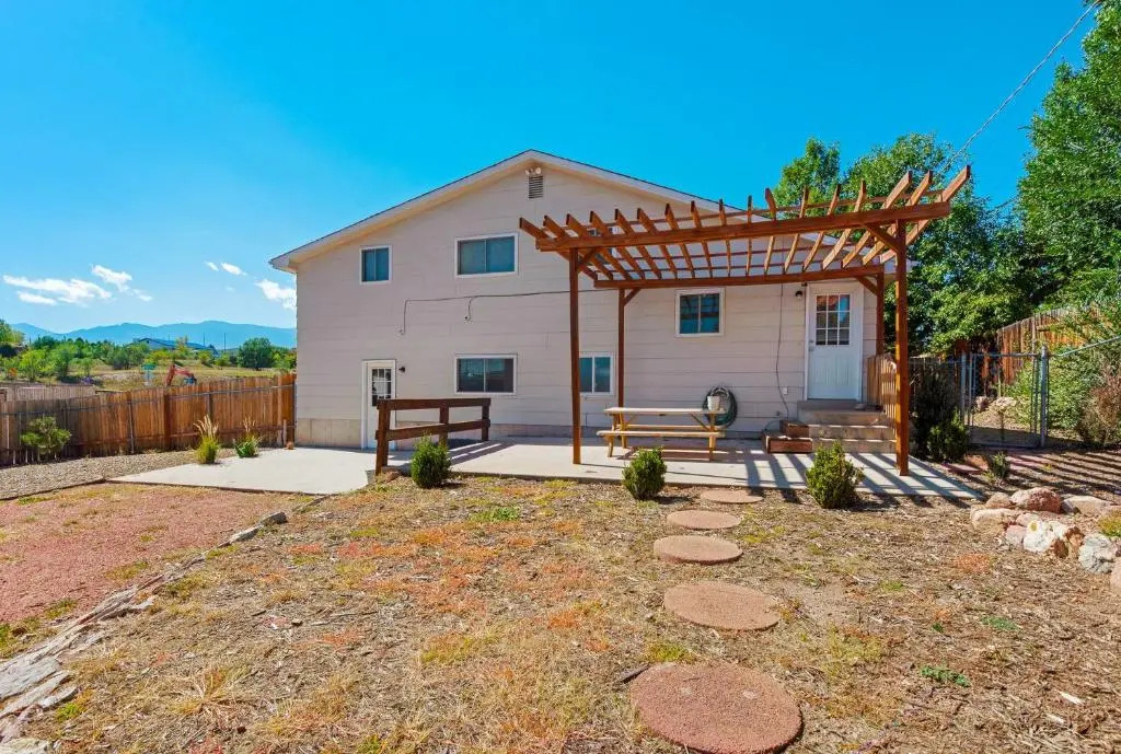 Garden of the Gods Retreat Sleeps 10Plus