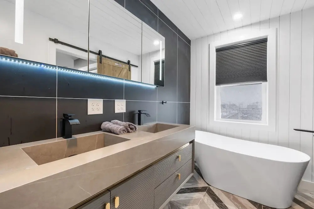 New Luxury 4 Bed Condo Perfect for Winter Rental