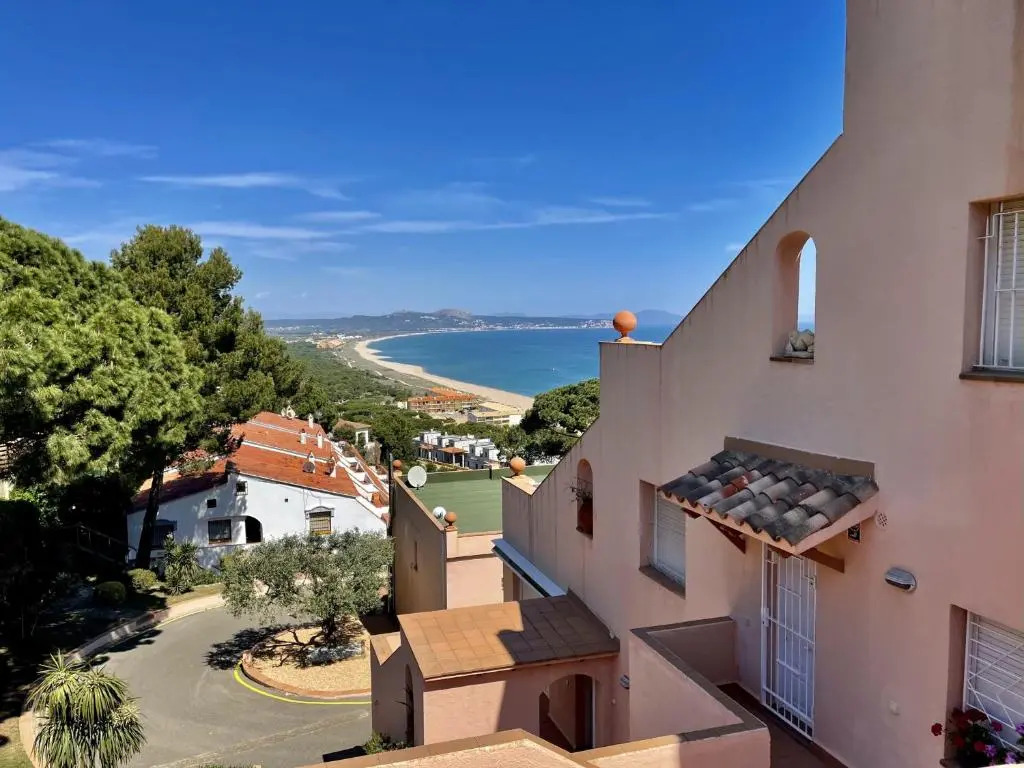 Ava Senia 4-1