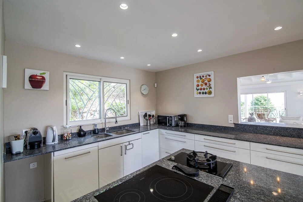 Exclusive Gated Area, Close to Beaches, Huge Pool, AC, Free Wifi, Perfect for Families !