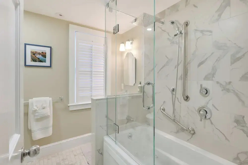 < 1 Mi to Dtwn Salem: Apt w/ Shared Patio & Yard!