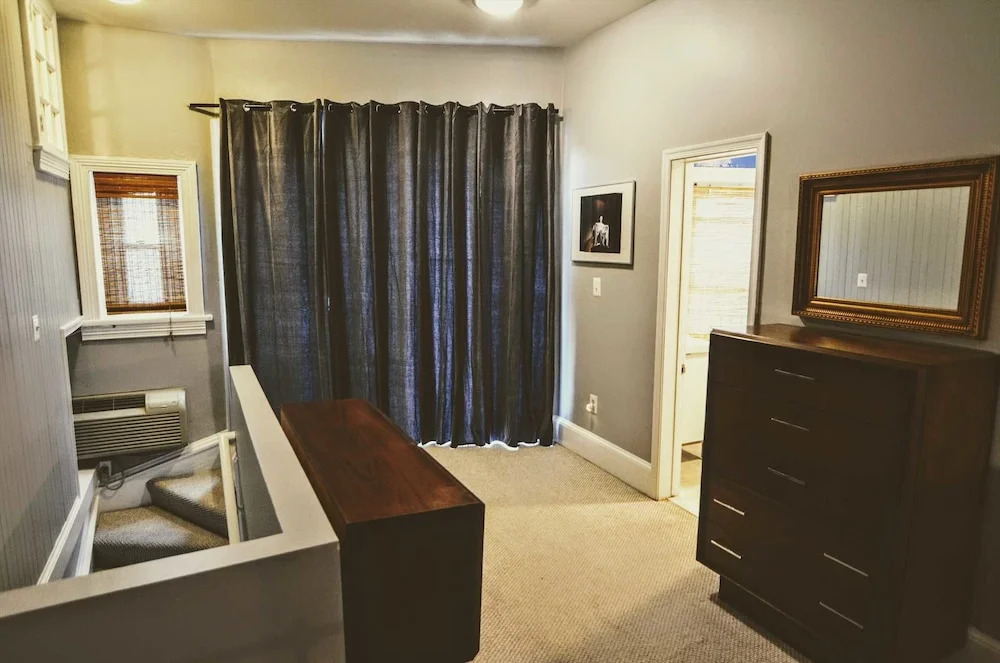 1331 Northwest Apartment #1070 - 1 Br Apts