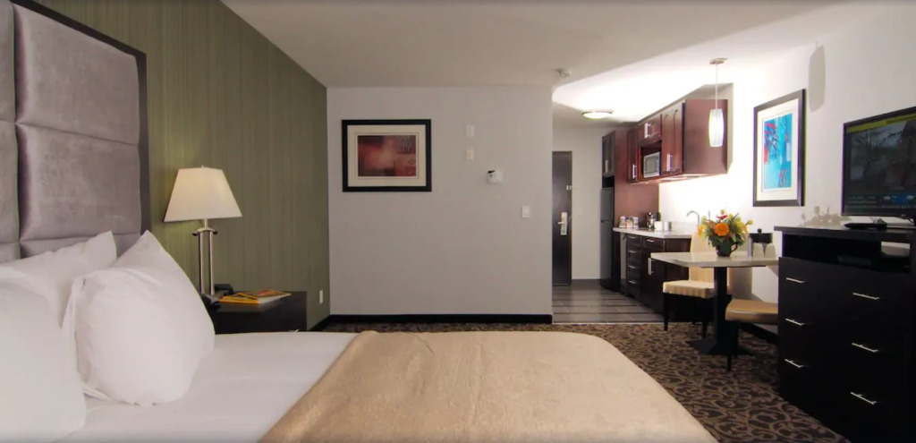 Paradise Inn and Suites Redwater