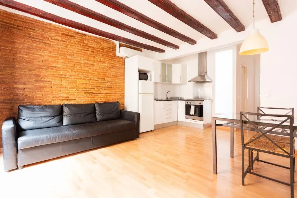 Old Town Apartment With Balcony And Wifi
