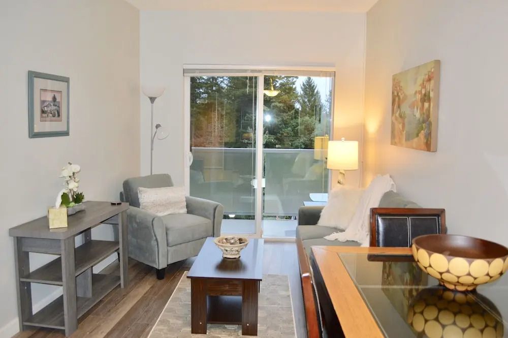 Cozy Creekside Renovated Condo