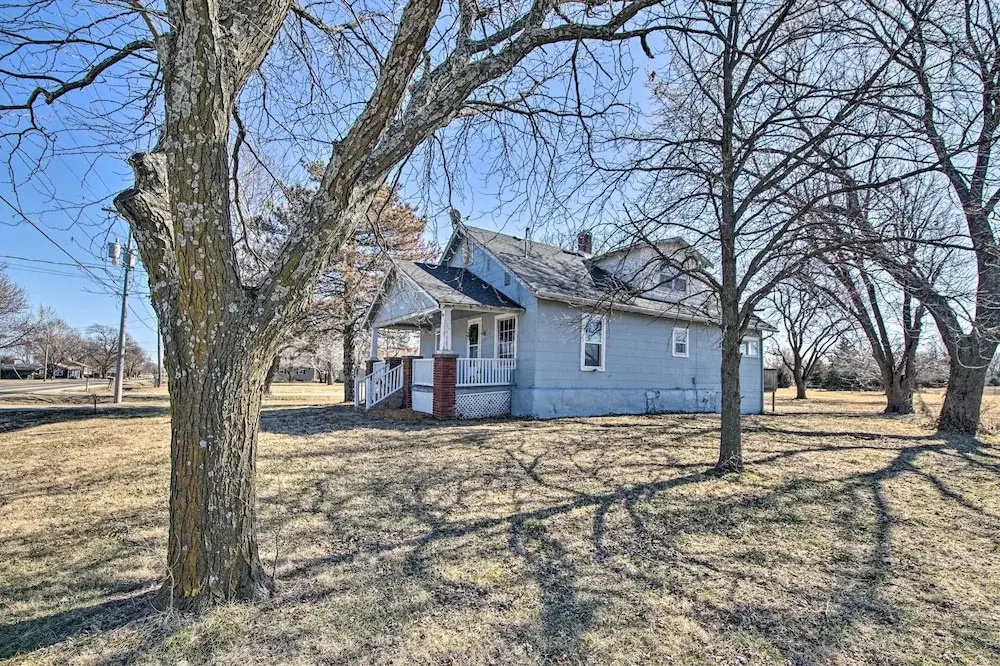 Quiet Family Home - 12 Miles to Pomona State Park!