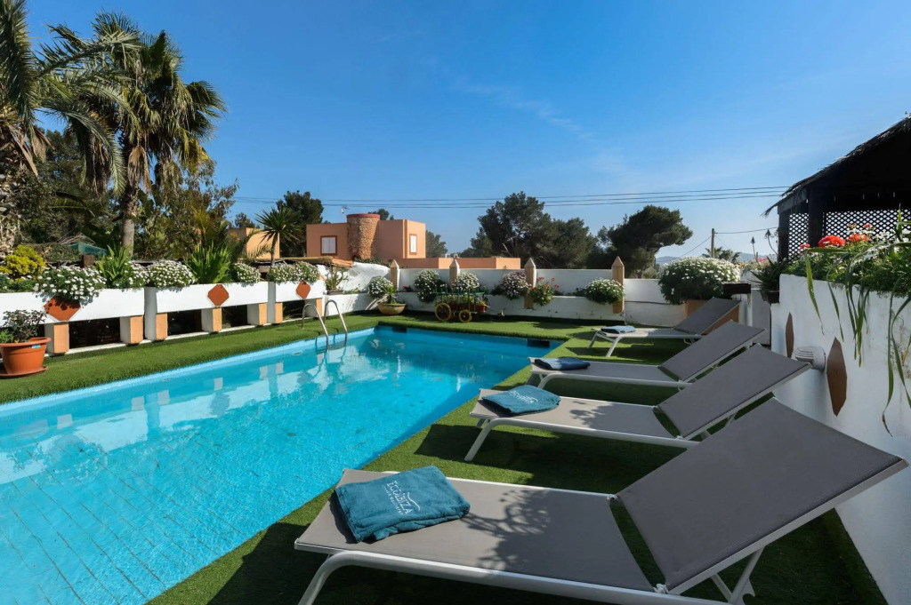 Villa by Playa den Bossa & Ibiza town 7min, BBQ