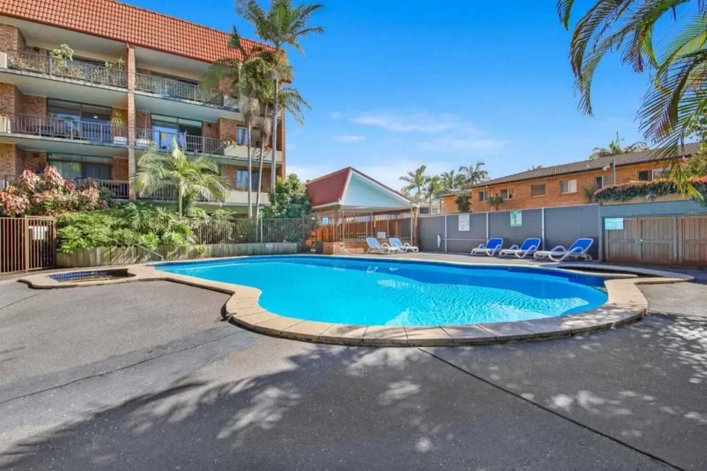 Hawaiian Gardens - Unit 6