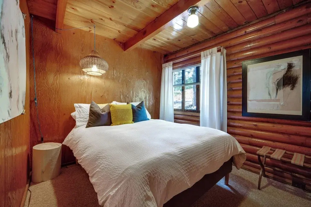 Boutique + Artsy Log Cabin in North Lake Tahoe!
