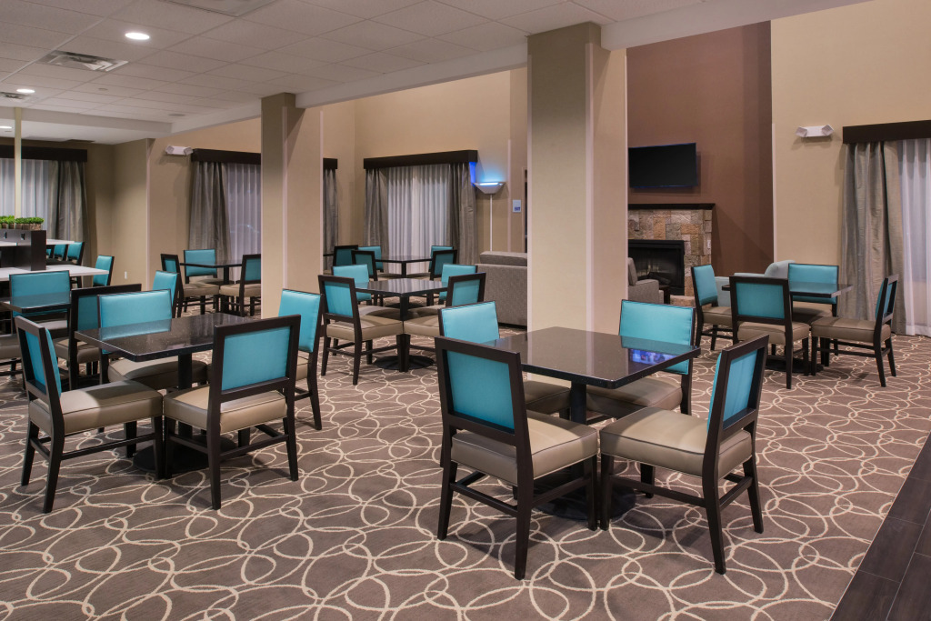 Holiday Inn Express & Suites Bakersfield Airport by IHG