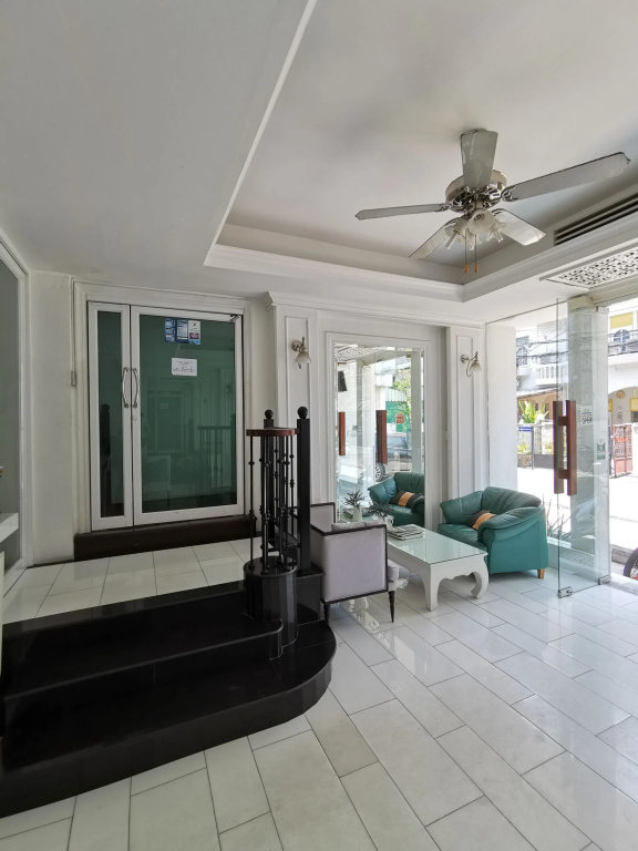 Ratchada-Sutthisan Hotel and Longstay